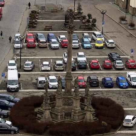 Apartman V Centru Na Velkem Namesti Hradec Králové Екстериор снимка