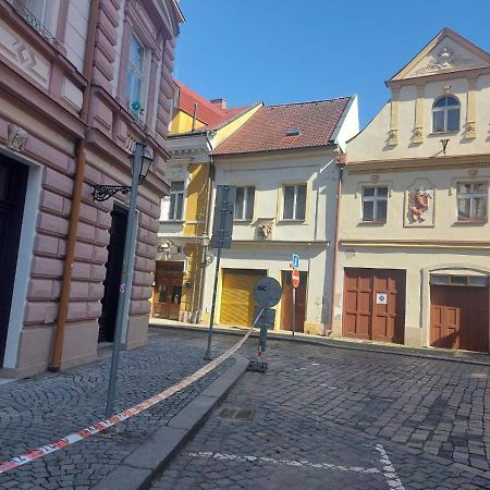 Apartman V Centru Na Velkem Namesti Hradec Králové Екстериор снимка